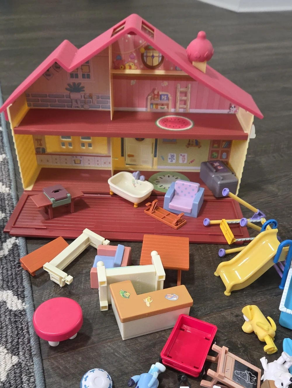 NWOT Bluey House, Car & Pool Playset